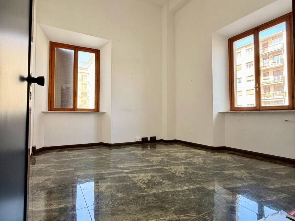 ufficio in vendita a Livorno in zona Centro Città