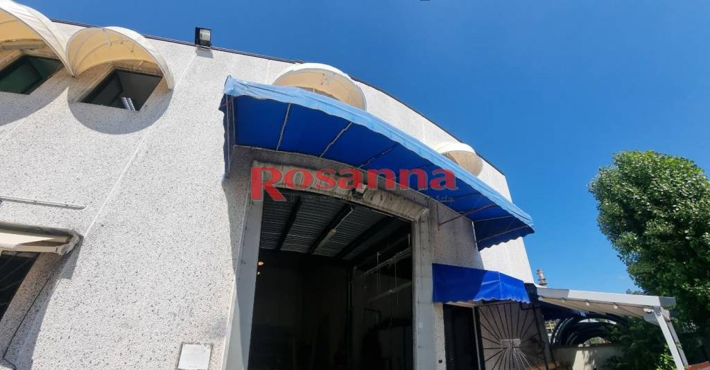 locale commerciale in vendita a Livorno in zona Stazione