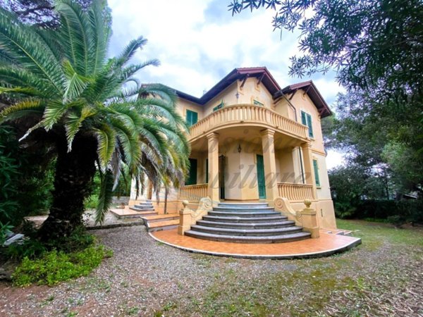 casa indipendente in vendita a Livorno in zona Quercianella
