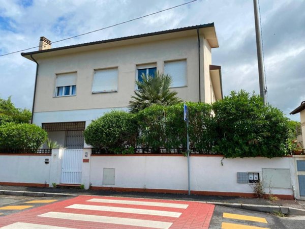 casa indipendente in vendita a Livorno in zona Stillo