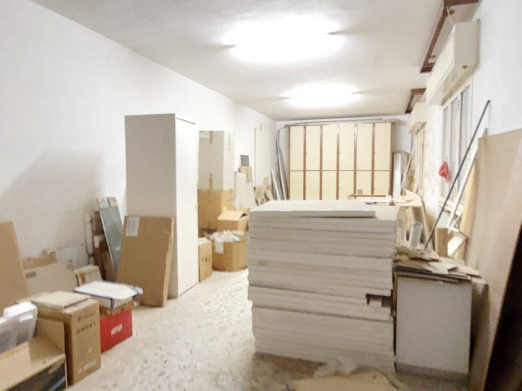 locale commerciale in vendita a Livorno