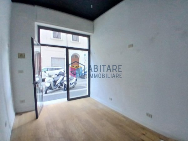 locale commerciale in vendita a Livorno