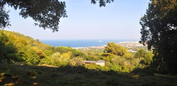 terreno edificabile in vendita a Livorno in zona Montenero
