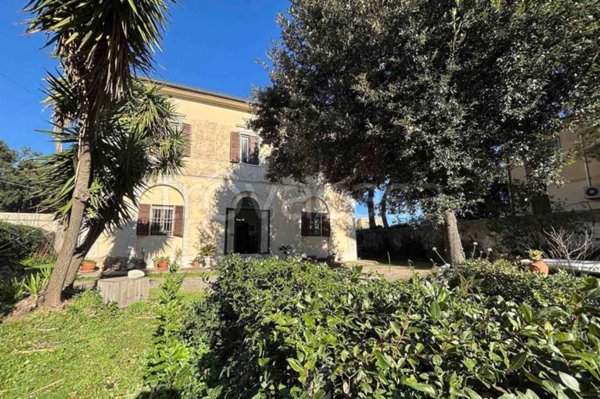 casa indipendente in vendita a Livorno in zona Montenero