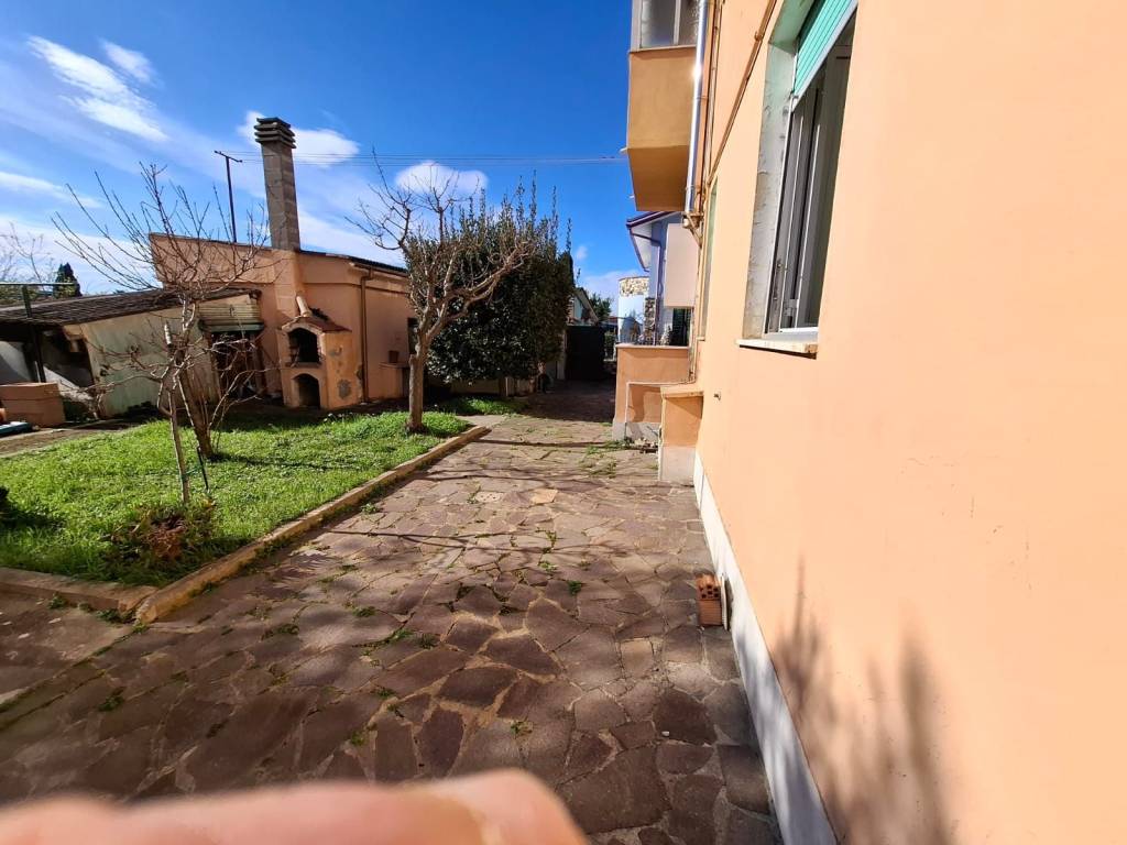 casa indipendente in vendita a Livorno in zona La Leccia
