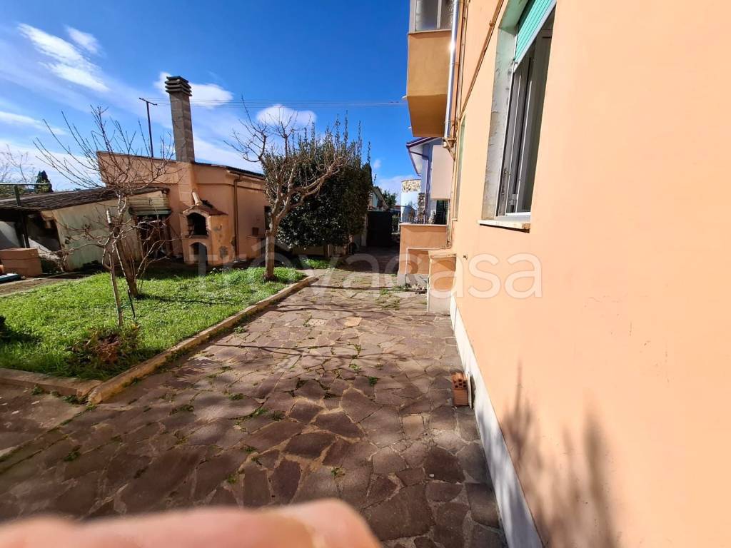 casa indipendente in vendita a Livorno in zona La Leccia