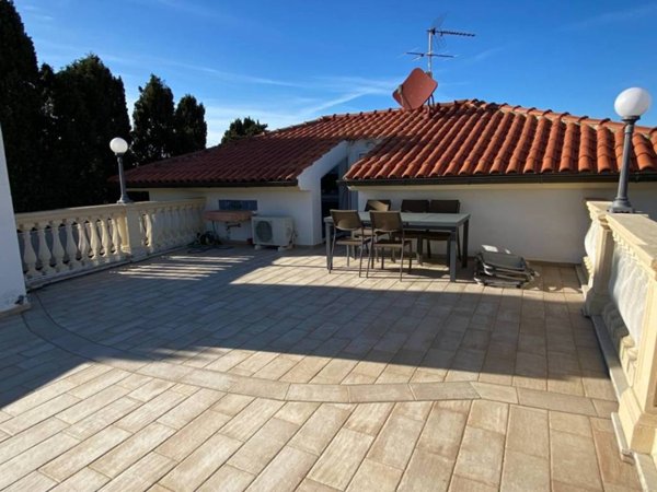 casa indipendente in vendita a Livorno in zona Montenero