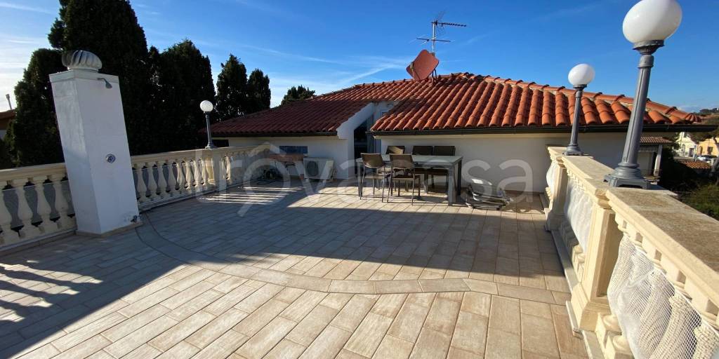 casa indipendente in vendita a Livorno in zona Antignano