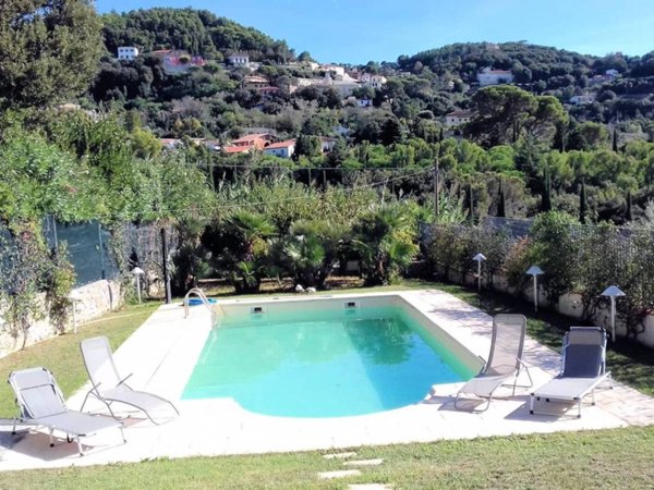 casa indipendente in vendita a Livorno in zona Limoncino