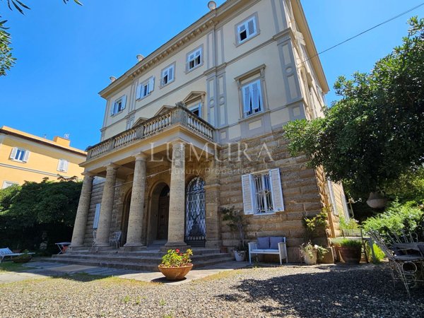casa indipendente in vendita a Livorno in zona Ardenza
