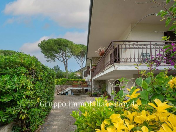 casa indipendente in vendita a Livorno in zona Montenero