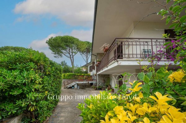 casa indipendente in vendita a Livorno in zona Montenero