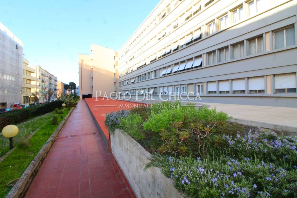 appartamento in vendita a Livorno in zona Lungomare