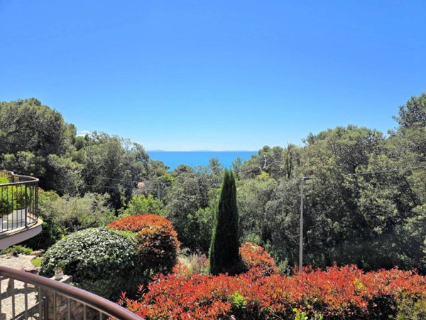 casa indipendente in vendita a Livorno in zona Montenero