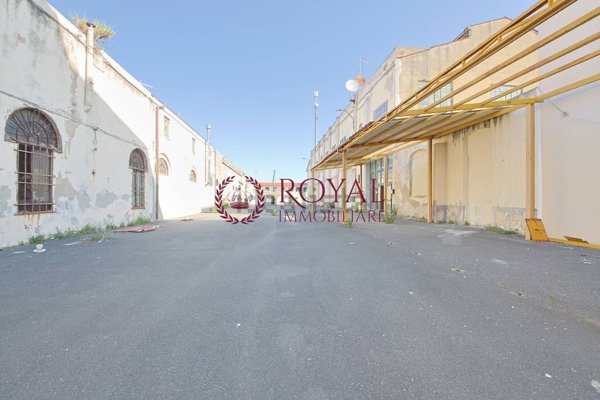 capannone in vendita a Livorno