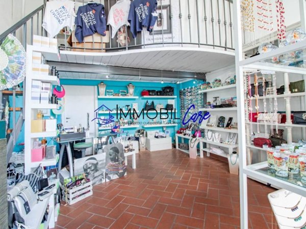 negozio in vendita a Livorno in zona Centro Città