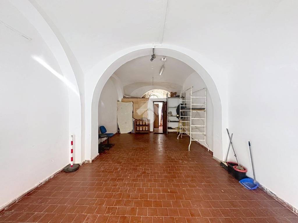 locale commerciale in vendita a Livorno
