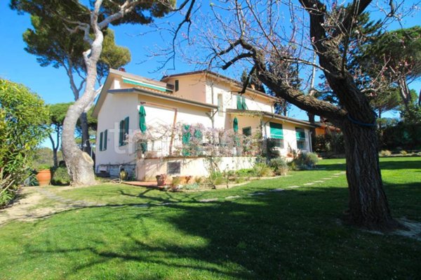 casa indipendente in vendita a Livorno in zona Montenero
