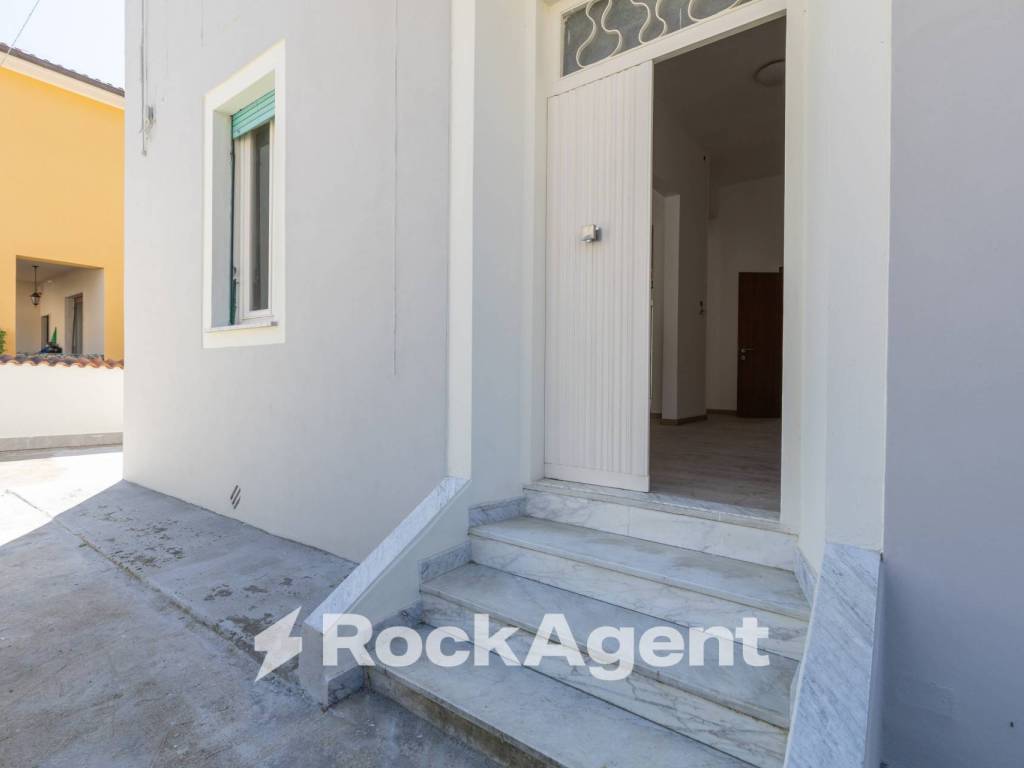 casa indipendente in vendita a Livorno in zona Stillo