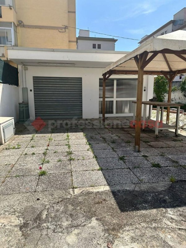 locale di sgombero in vendita a Livorno
