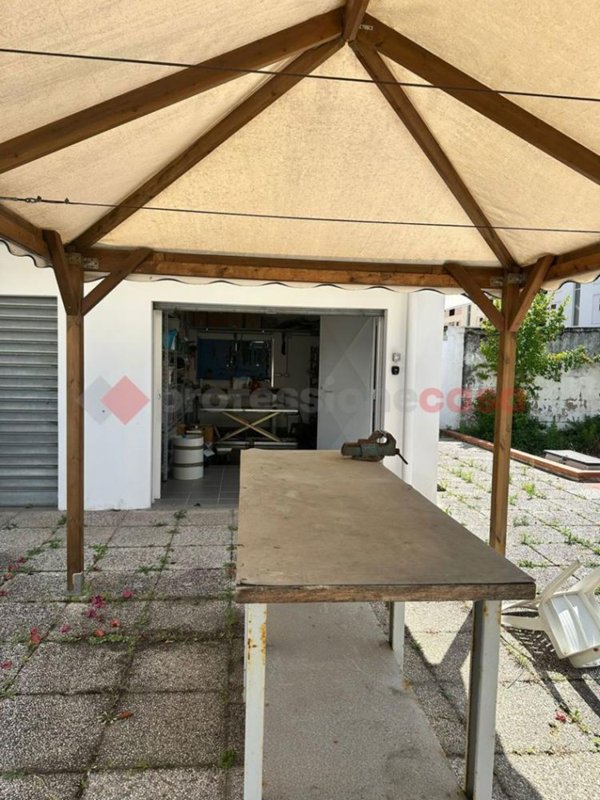locale di sgombero in vendita a Livorno