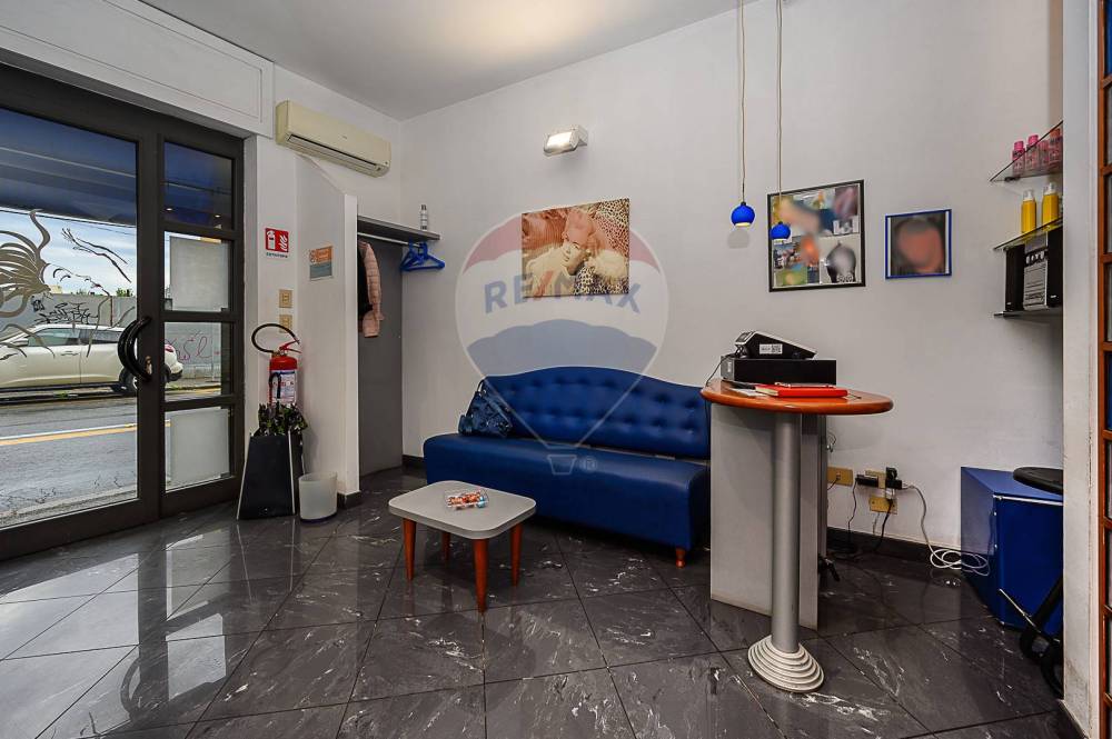 locale commerciale in vendita a Livorno
