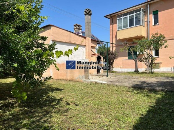 casa indipendente in vendita a Livorno in zona Limoncino