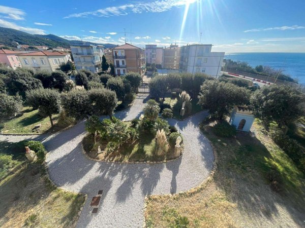 appartamento in vendita a Livorno in zona Antignano