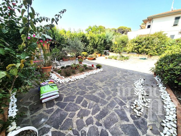 appartamento in vendita a Livorno in zona Antignano