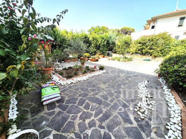 appartamento in vendita a Livorno in zona Antignano