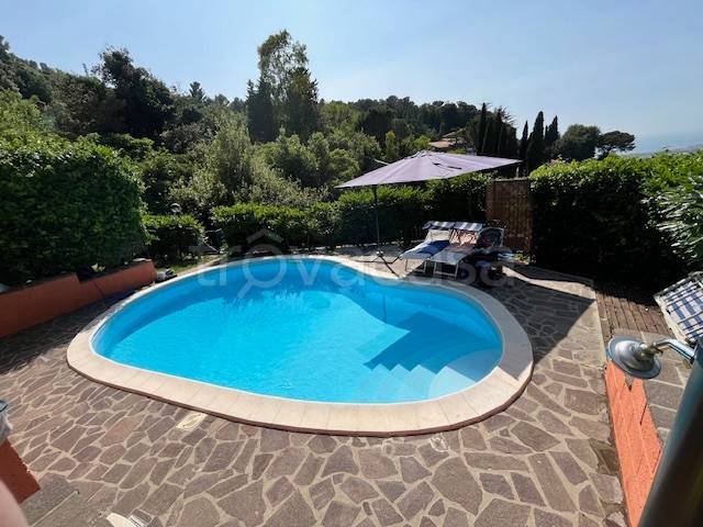 casa indipendente in vendita a Livorno in zona Montenero