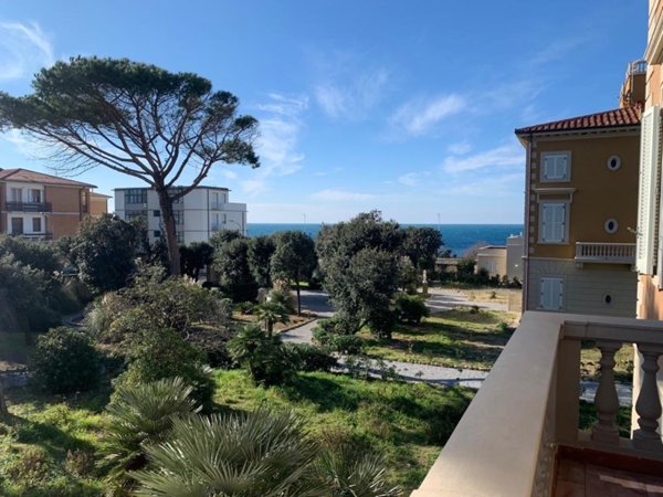 casa indipendente in vendita a Livorno in zona Antignano