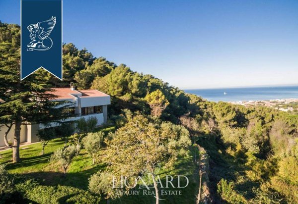 casa indipendente in vendita a Livorno in zona Montenero