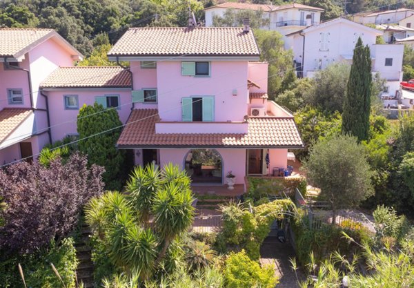 casa indipendente in vendita a Livorno in zona Limoncino