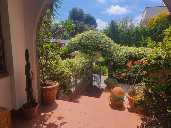 casa indipendente in vendita a Livorno in zona Stillo