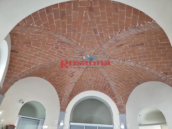 locale commerciale in vendita a Livorno in zona Stazione
