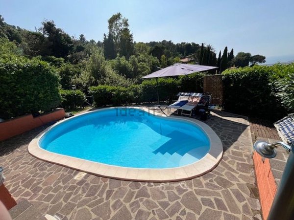 casa indipendente in vendita a Livorno in zona Montenero