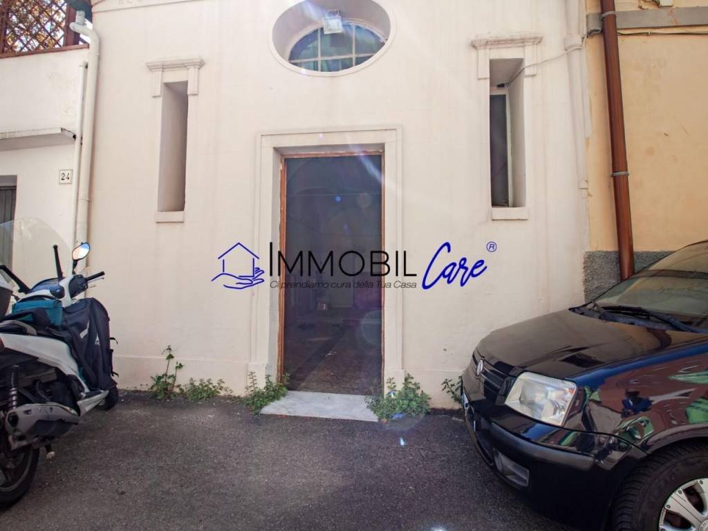 locale commerciale in vendita a Livorno