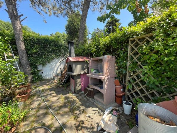 appartamento in vendita a Livorno in zona Montenero