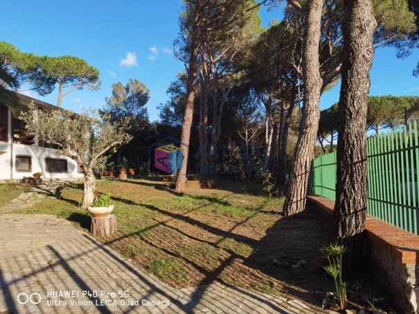 casa indipendente in vendita a Livorno in zona Montenero
