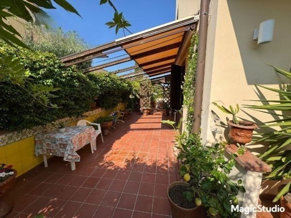 casa indipendente in vendita a Livorno in zona Montenero