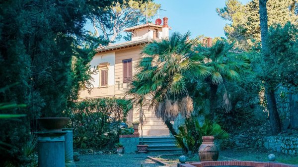casa indipendente in vendita a Livorno in zona Montenero