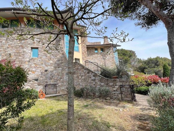 casa indipendente in vendita a Livorno in zona Quercianella