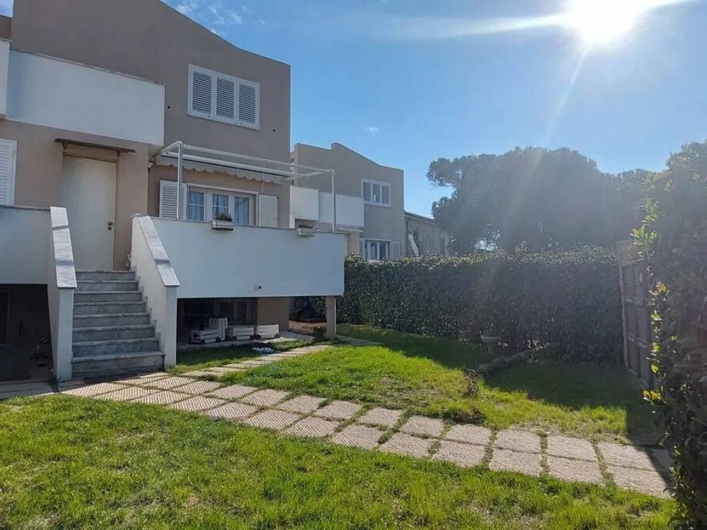 casa indipendente in vendita a Livorno in zona Montenero
