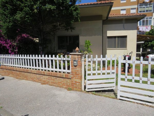 casa indipendente in vendita a Livorno in zona Lungomare