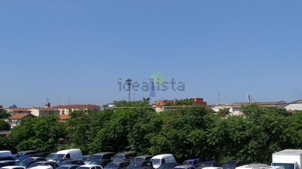 locale di sgombero in vendita a Livorno