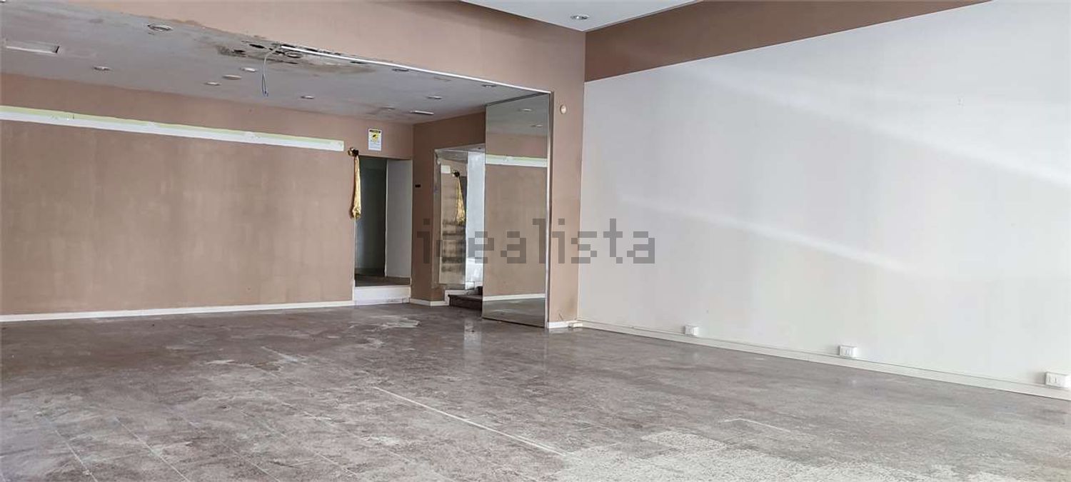 negozio in vendita a Livorno in zona Centro Città