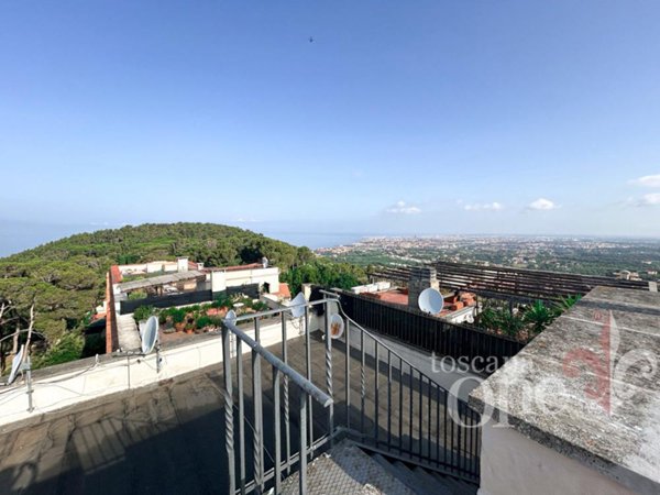 appartamento in vendita a Livorno in zona Montenero