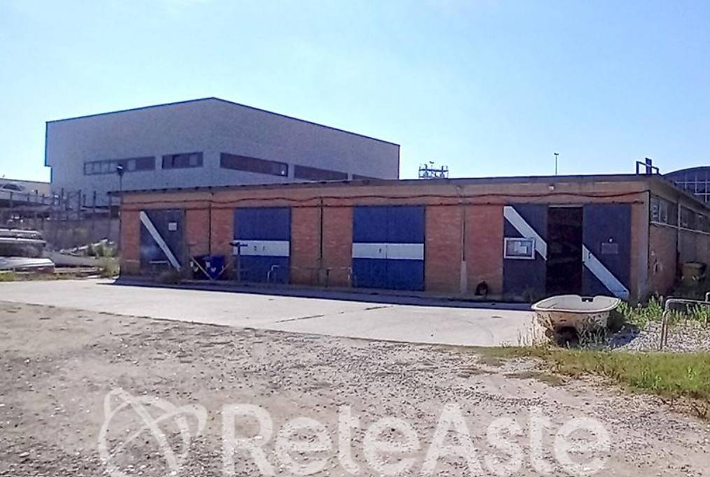 locale commerciale in vendita a Livorno