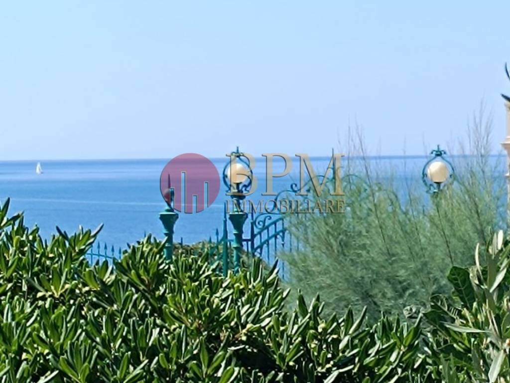 appartamento in vendita a Livorno in zona Montenero
